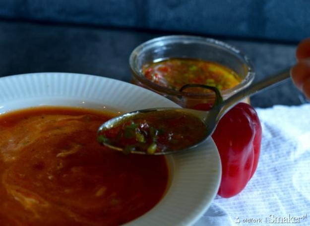 Zupa pomidorowa z suszonymi pomidorami i pikantną salsą ...