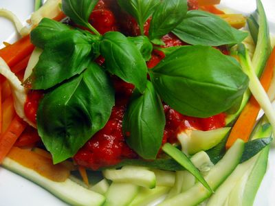 Spaghetti warzywne z sosem pomidorowo