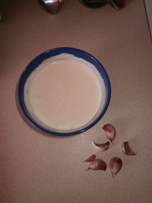 Przepis  jogurtowo  majonezowy dip czosnkowy przepis