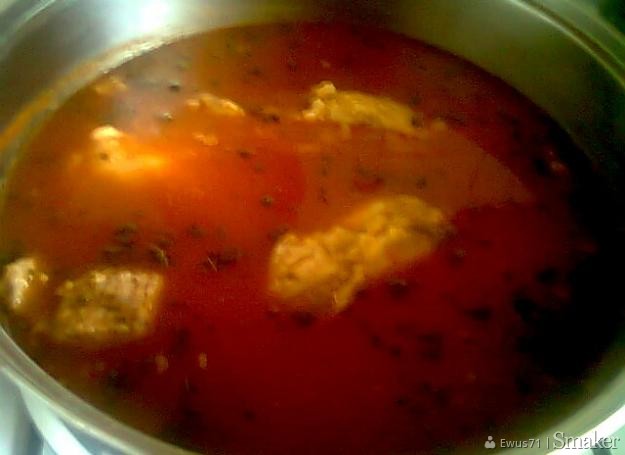 Zupa pomidorowa z ryżem na żeberkach