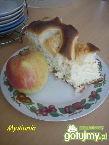 Przepis na ciasto drożdżowe z jabłkami