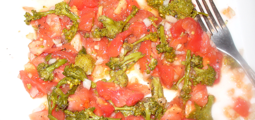 Sałatka obiadowa z pomidorów i brokuła (autor: jagoda5913 ...