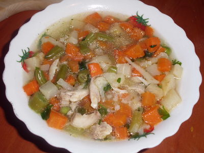 Zupa jarzynowa z mięsem drobiowym