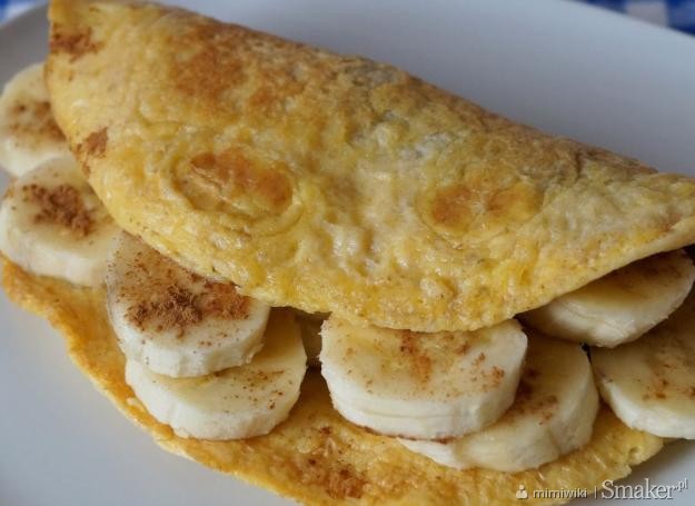 Razowy omlet z bananem i cynamonem