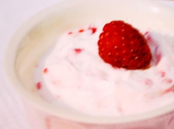 Przepis  grecki jogurt z malinami przepis