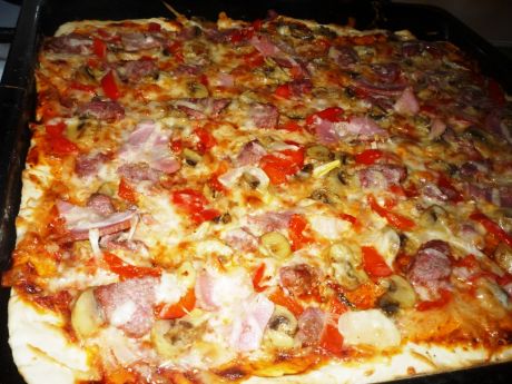 Przepis  pizza swojska na cienkim cieście przepis