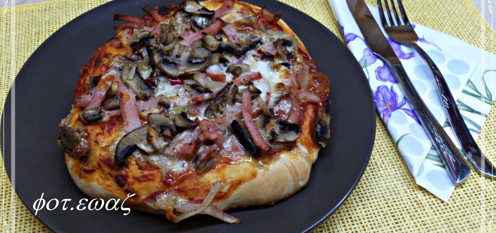 Pizza z pieczarkami i kiełbasą (autor: zewa)