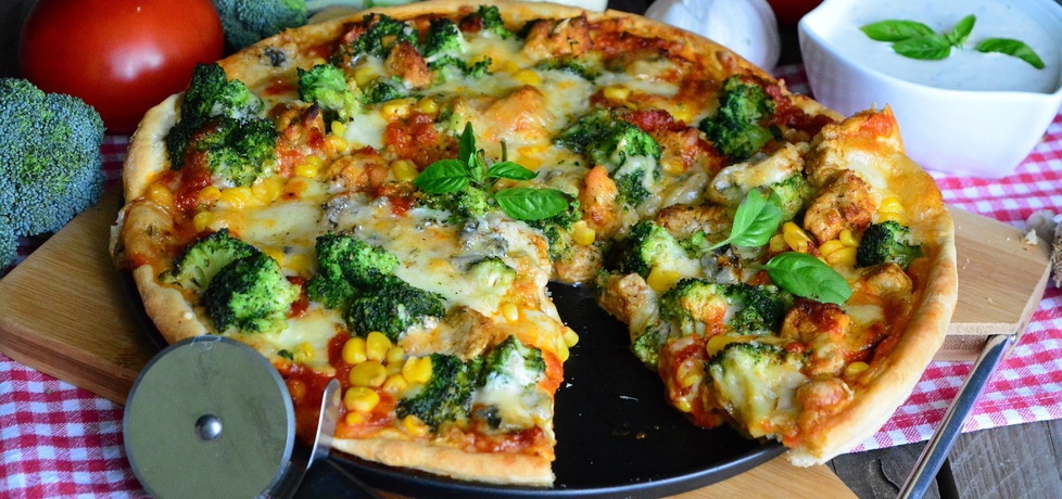 Pizza z brokułem i 4 serami (autor: linka2107)