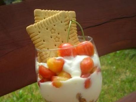 Przepis  deser z czereśni, jogurtu i musli przepis