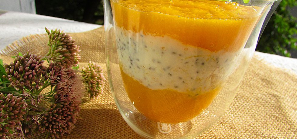 Mango z jogurtem, płatkami quinoa i chia (autor: anna133 ...