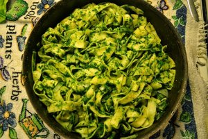 Tagliatelle con spinaci (makaron ze szpinakiem)