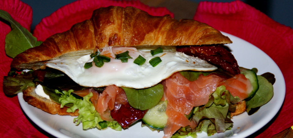 Śniadanko nr 4.croissant z serkiem mascarpone,sałatą,suszonymi ...