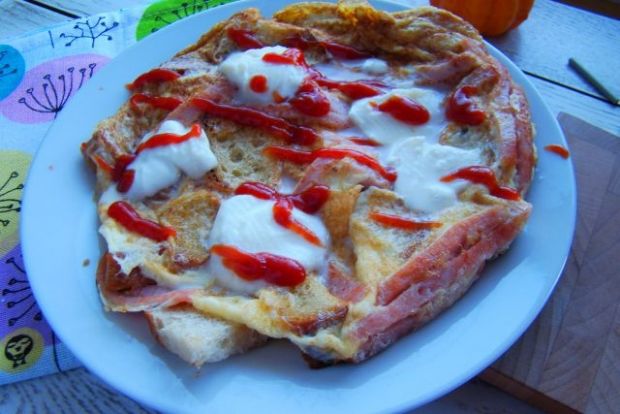 Przepis  omlet z mozzarellą i chlebem przepis