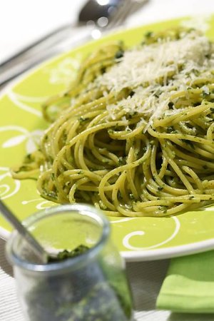 Spaghetti z sosem z pietruszki  prosty przepis i składniki
