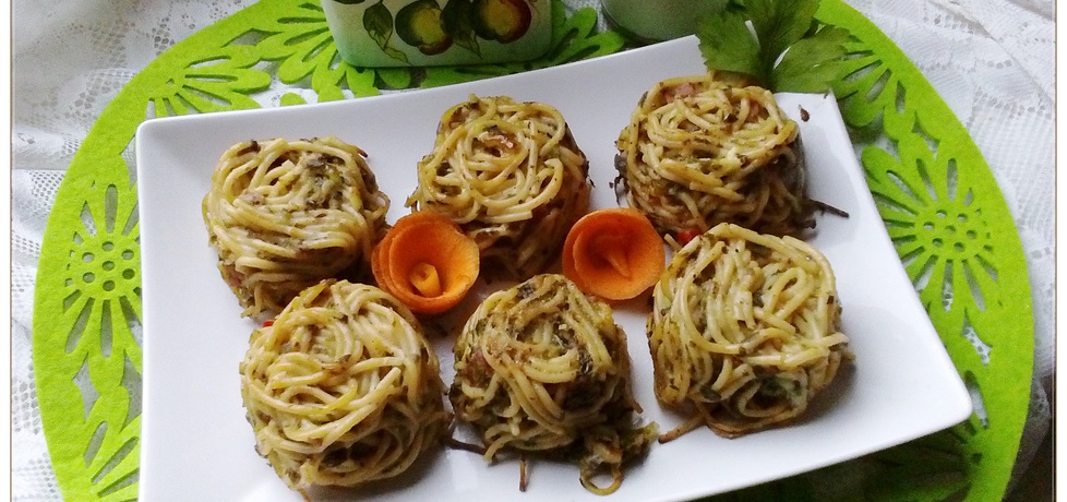 Zapiekane spaghetti czyli makaronowe gniazdka ze szpinakiem