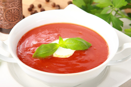 Aromatyczna zupa pomidorowa