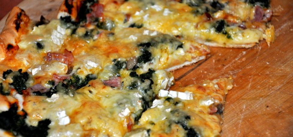 Pizza ze szpinakiem i serem pleśniowym (autor: monika111 ...