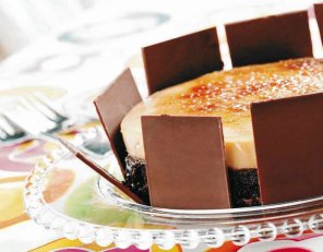 Tort czekoladowo-orzechowy z creme brulée