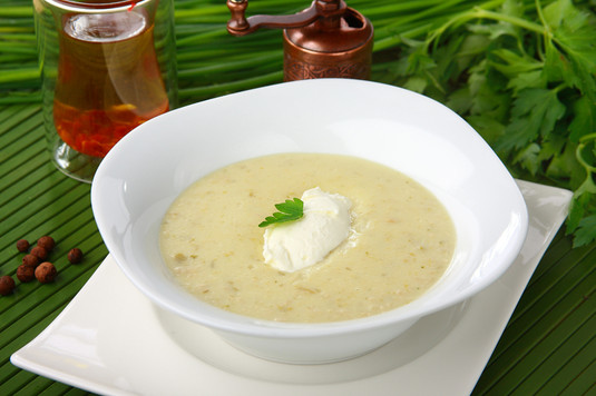 Zupa z zielonymi oliwkami i serem mascarpone