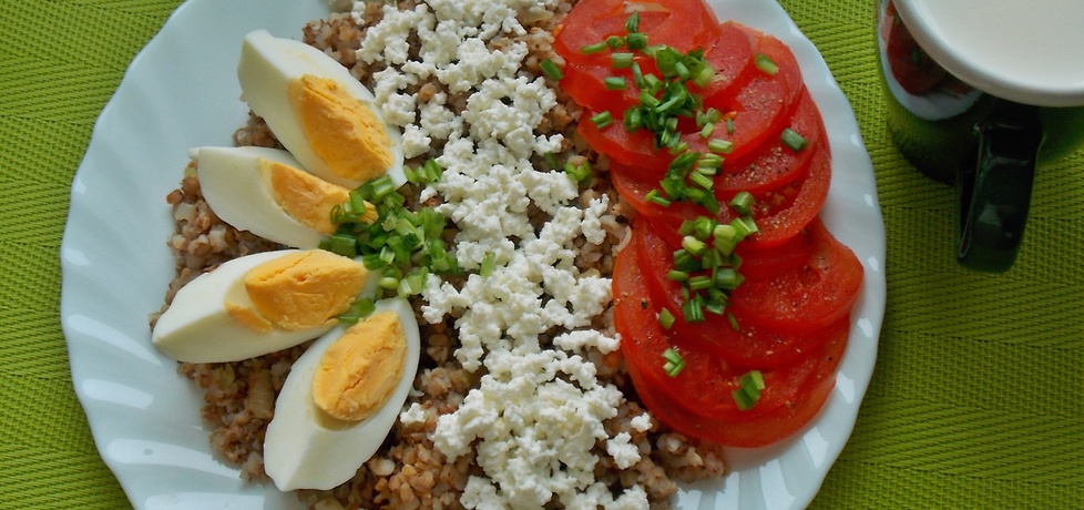 Kasza gryczana z pomidorem, twarogiem i jajkiem. (autor: mniam ...