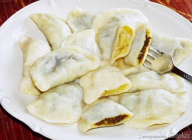 Pierogi z soczewicą raz z ziemniakami z pieprzem