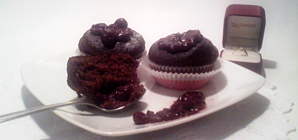Muffinki czekoladowe z wiśniami (autor: niki22)