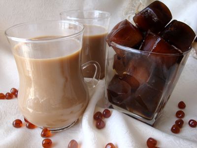 Kawa mrożona z „lodem kawowym”