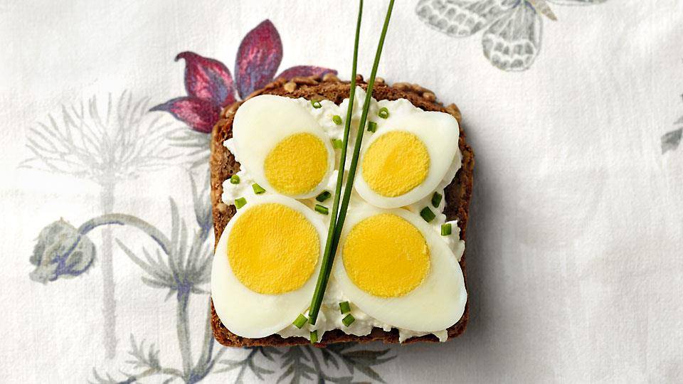 Przepis na kanapkę z jajkiem i twarożkiem