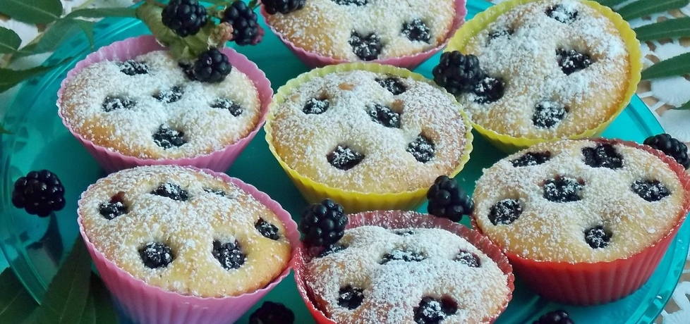 Jogurtowe muffinki z jeżynami (autor: mniam)