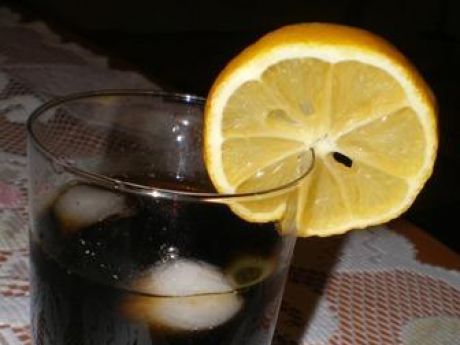 Przepis  drink z coca-colą i cytryną przepis