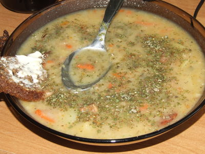 Tradycyjna chłopska zupa grochowa