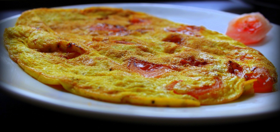 Omlet z pomidorem i serem żółtym (autor: pyszota)