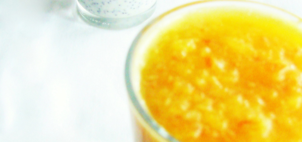 Jogurt makowy z nutą amaretto z pomarańczowym sosem (autor ...