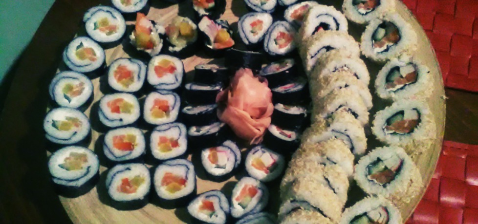 Sushi  futomaki i uramaki (autor: czarnula666)