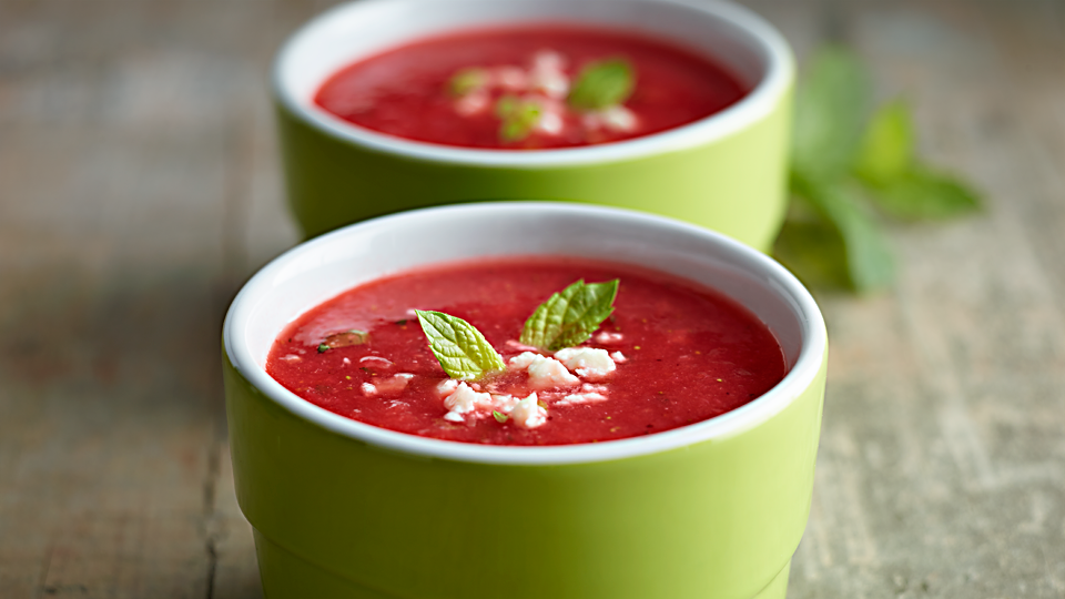 Przepis na zupę  chłodnik arbuzowo-truskawkowy z fetą