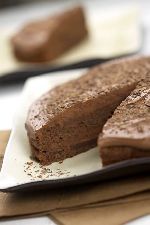 Tort z kawałkami czekolady  prosty przepis i składniki