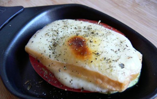 Przepis  raclette z pomidorem i cukinią przepis