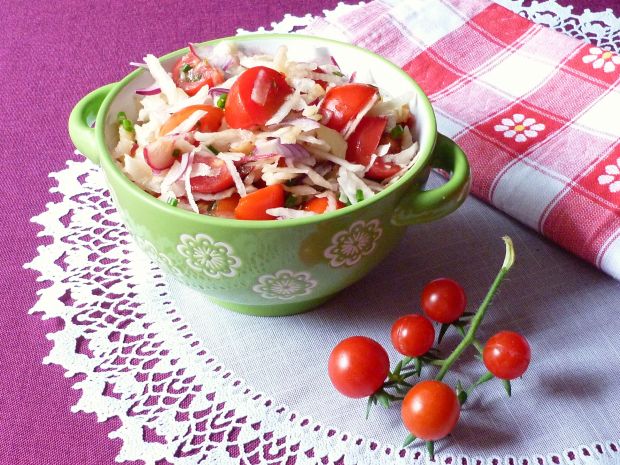 Surówka z kalarepy i pomidorów przepis