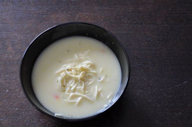 Przepis  zupa serowa z makaronem przepis