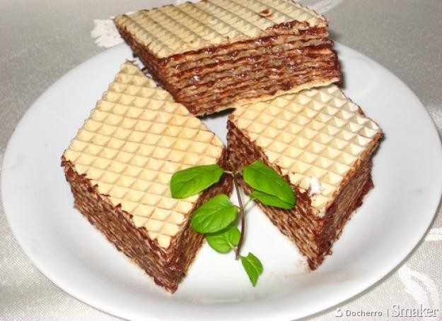 Wafle przekładane masą kakaowo