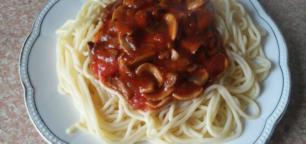 Spaghetti z sosem pieczarkowym w pomidorach (autor: konczi ...