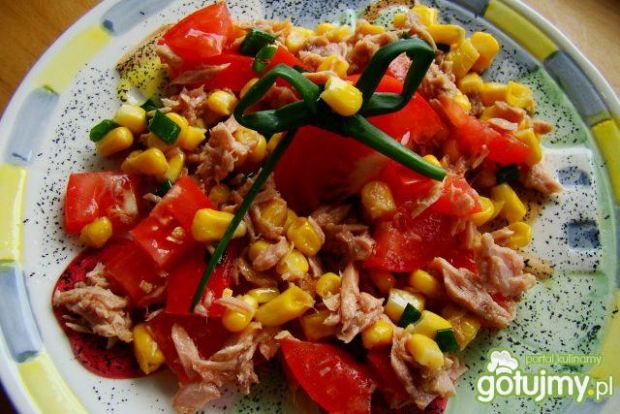 Przepis  sałatka z tuńczyka z pomidorem przepis
