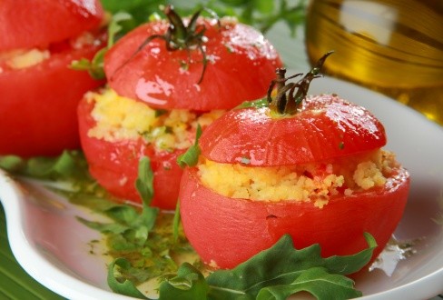 Pomidory faszerowane kuskus i serem feta