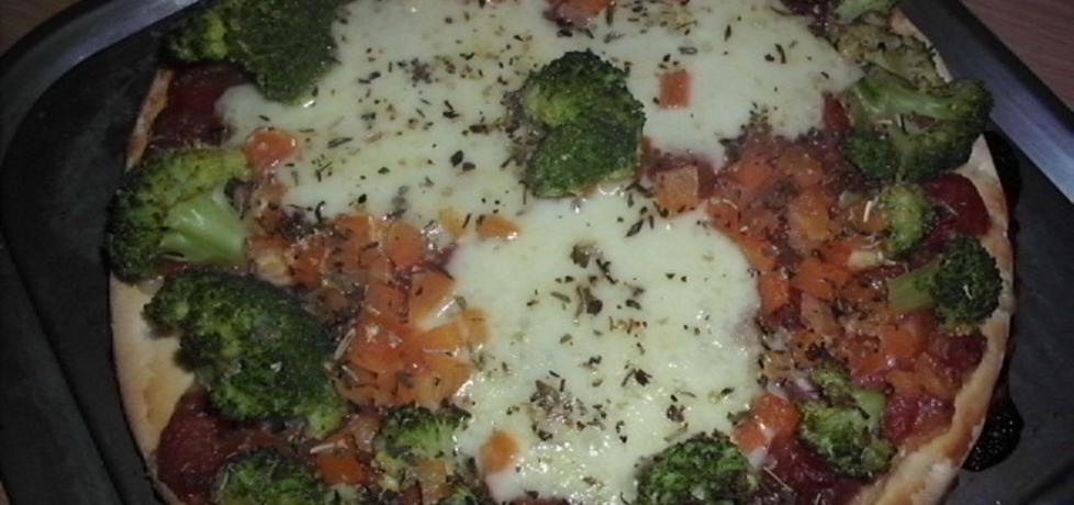 Domowa pizza z mozzarellą i brokułem (autor: renataj ...