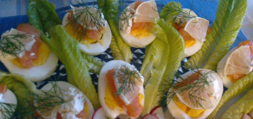 Jajeczka z łososiem na sałacie rzymskiej (autor: marcela ...