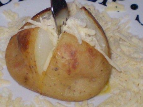Przepis  ziemniaki pieczone z masłem i serem : przepis