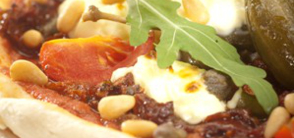 Smaki świata: pizza z rukolą, serem ricotta i suszonymi pomidorami ...