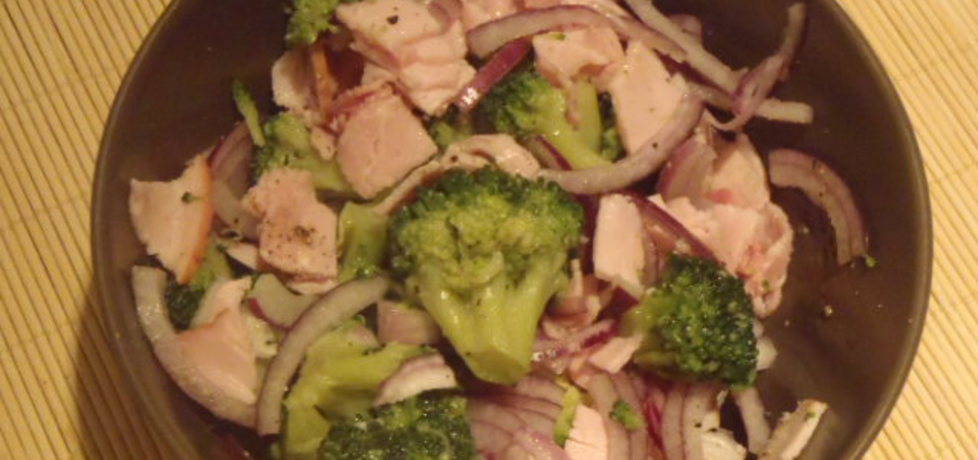 Sałatka z brokuła i szynki (autor: magula)