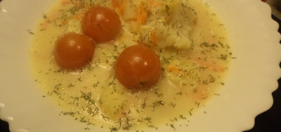 Zupa z kalfiorem , pomidorkami i lanym ciastem :) (autor ...