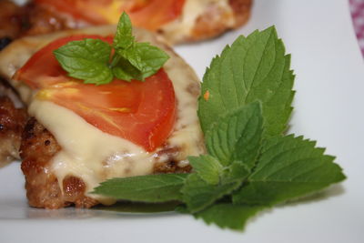 Schabowe zapiekane z serem i pomidorem